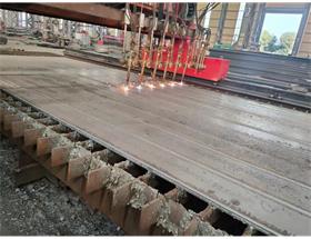 宽厚钢板数控火焰切割